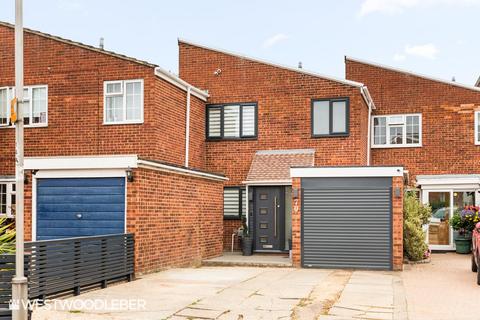 70 Clyfton Close, Broxbourne, EN10 6NY
