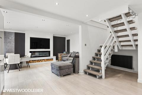 70 Clyfton Close, Broxbourne, EN10 6NY