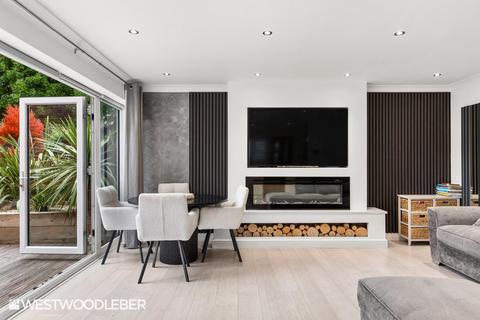 70 Clyfton Close, Broxbourne, EN10 6NY