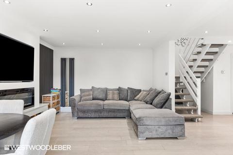 70 Clyfton Close, Broxbourne, EN10 6NY