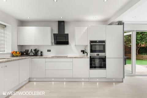 70 Clyfton Close, Broxbourne, EN10 6NY