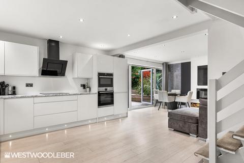 70 Clyfton Close, Broxbourne, EN10 6NY