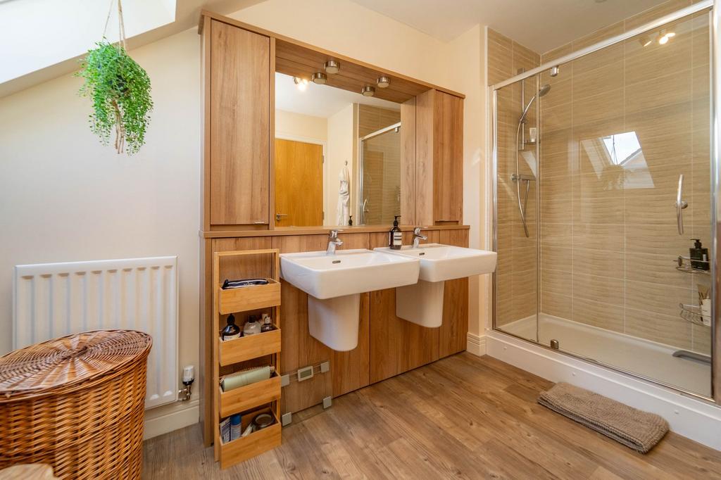 Primary En-suite