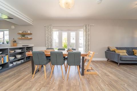 undefined, West Cairn View, Livingston EH54