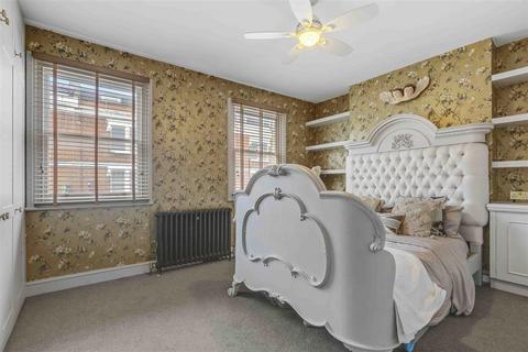 2 bedroom maisonette for sale, Munster Road, London