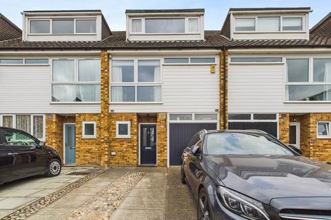 8 Oast House Close, Wraysbury, Staines-upon-thames, TW19 5BX