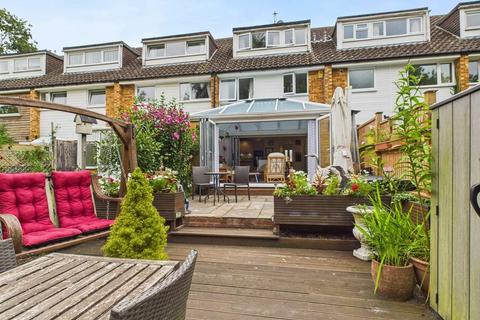 8 Oast House Close, Wraysbury, Staines-upon-thames, TW19 5BX