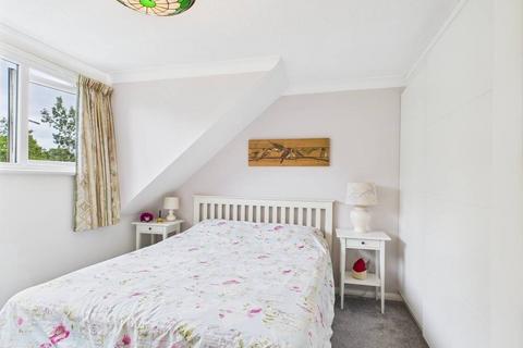 8 Oast House Close, Wraysbury, Staines-upon-thames, TW19 5BX