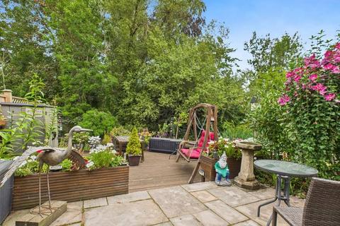 8 Oast House Close, Wraysbury, Staines-upon-thames, TW19 5BX