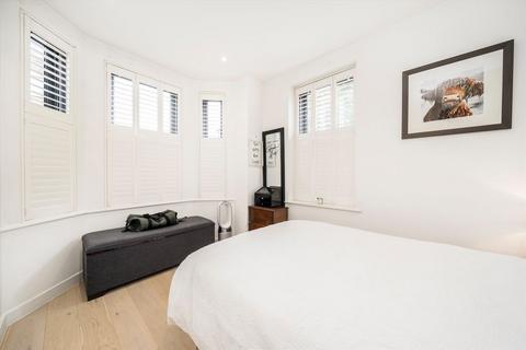 2 bedroom flat for sale, Brodrick Road, London SW17