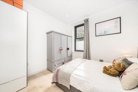 2 bedroom flat for sale, Brodrick Road, London SW17