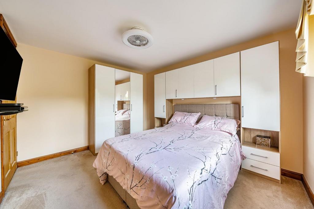 Bedroom 1.jpg