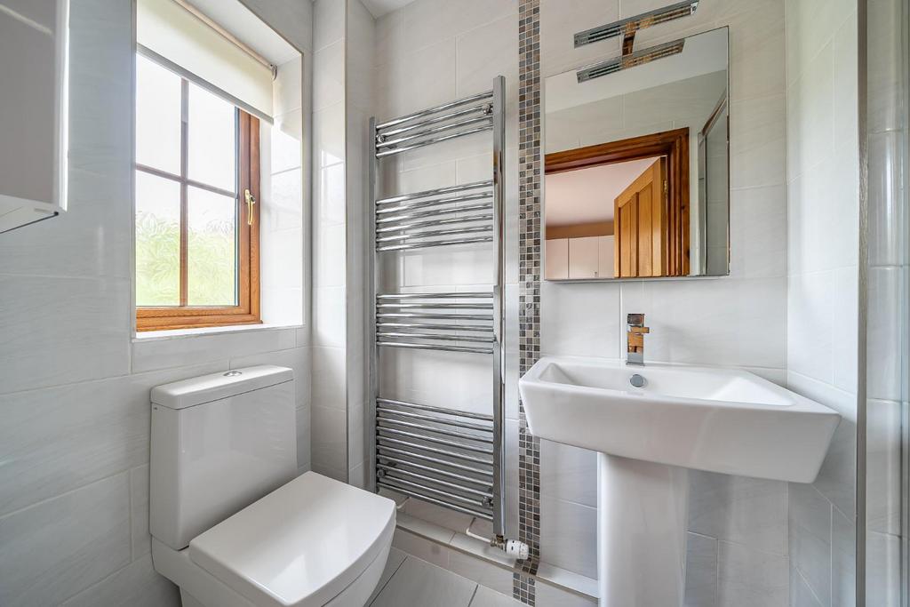 Bed 1 Ensuite.jpg
