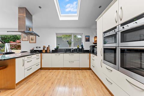 4 bedroom detached house for sale, Buckingham Avenue, Widnes WA8
