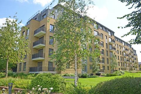 3 bedroom apartment to rent, Pinewood Gardens, Teddington