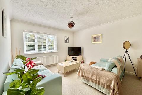 2 bedroom ground floor flat for sale, Hastings Road, Bexhill on Sea, TN40