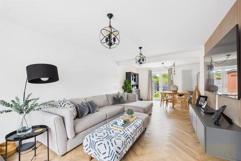 13 Plough Close, Brockworth, Gloucester, GL3 4XX