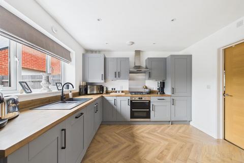 13 Plough Close, Brockworth, Gloucester, GL3 4XX