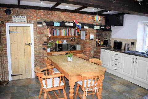4 bedroom cottage for sale, High Street, Snitterby, Gainsborough, Lincolnshire, DN21 4TP