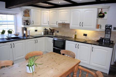 4 bedroom cottage for sale, High Street, Snitterby, Gainsborough, Lincolnshire, DN21 4TP