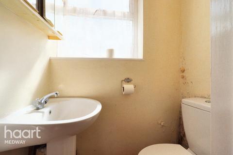 2 bedroom terraced house for sale, Edinburgh Road, Chatham