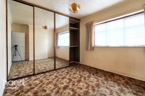 2 bedroom terraced house for sale, Edinburgh Road, Chatham