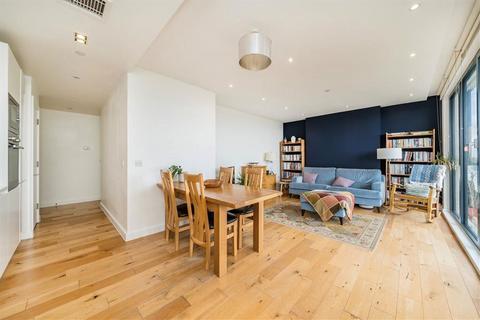 3 bedroom flat for sale, Cadmium Square, London E2