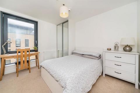 3 bedroom flat for sale, Cadmium Square, London E2