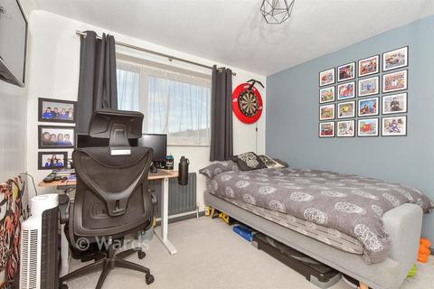 6 Prescott Close, Guston, Dover, CT15 5NB