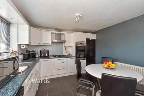 6 Prescott Close, Guston, Dover, CT15 5NB