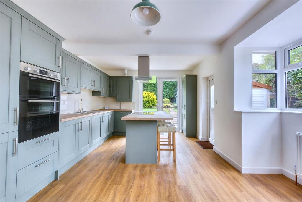 Kitchen 2.jpeg