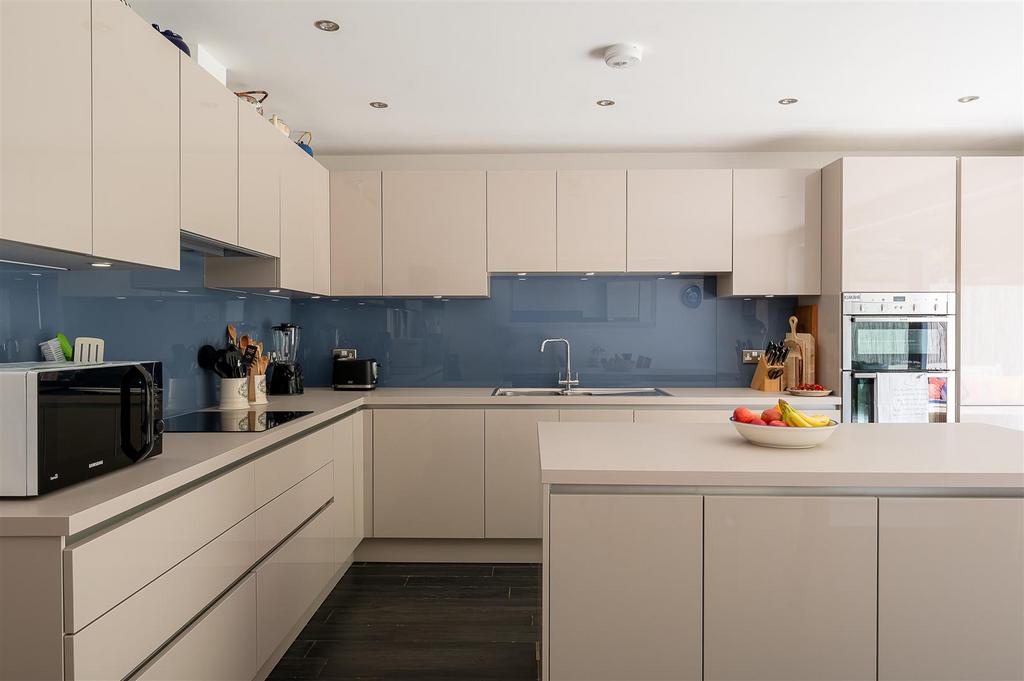 Kitchen dining