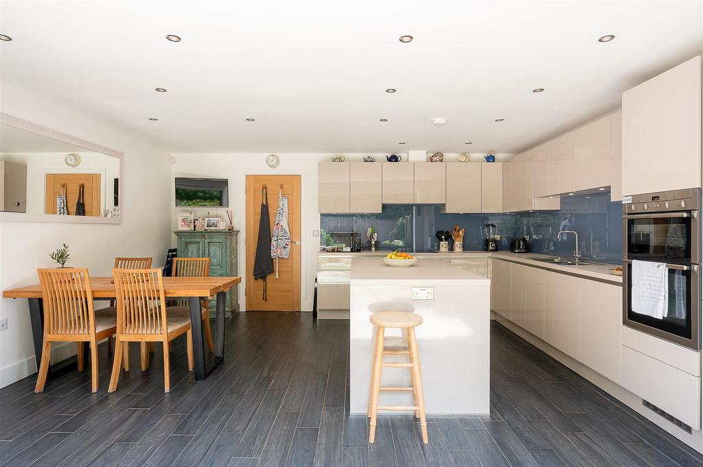 Kitchen dining