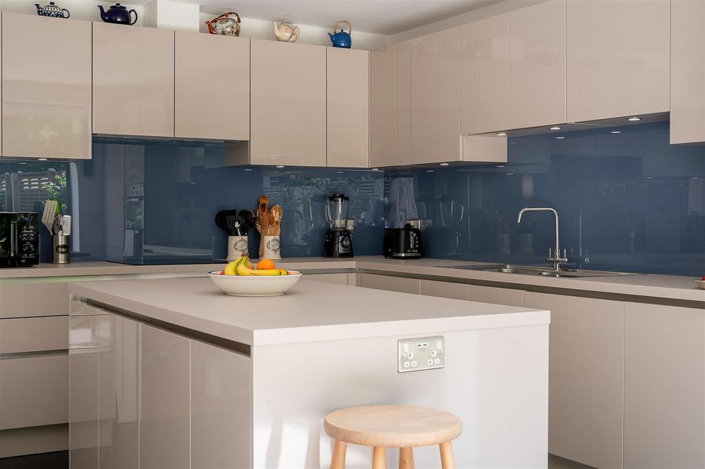 Kitchen dining