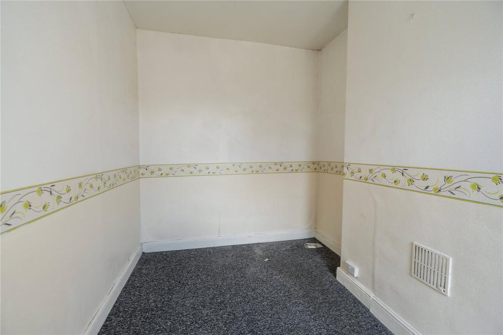 Bedroom 2 (2)