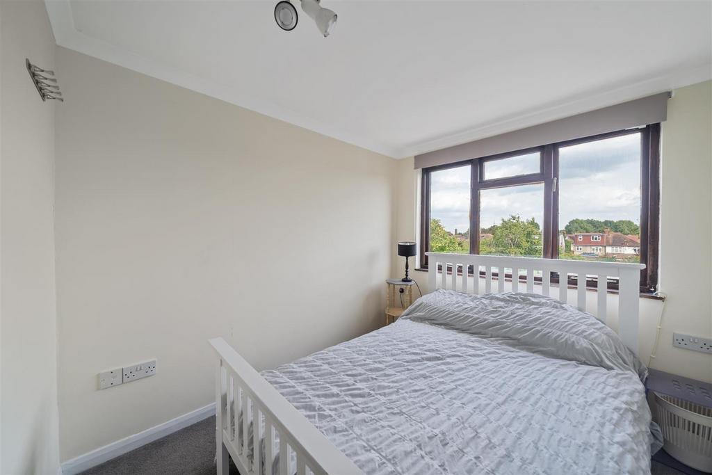 Sandbourne Avenue