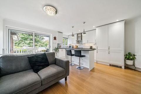 2 bedroom flat for sale, Glenbuck Road, Surbiton KT6