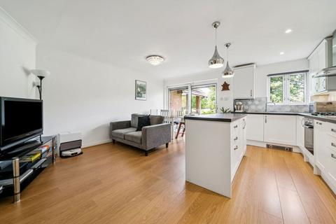 2 bedroom flat for sale, Glenbuck Road, Surbiton KT6
