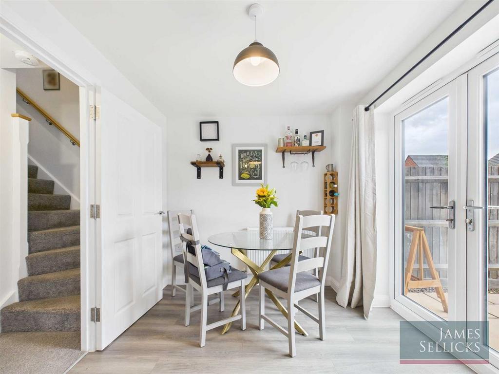 Dining Area &amp; Access to the Garden