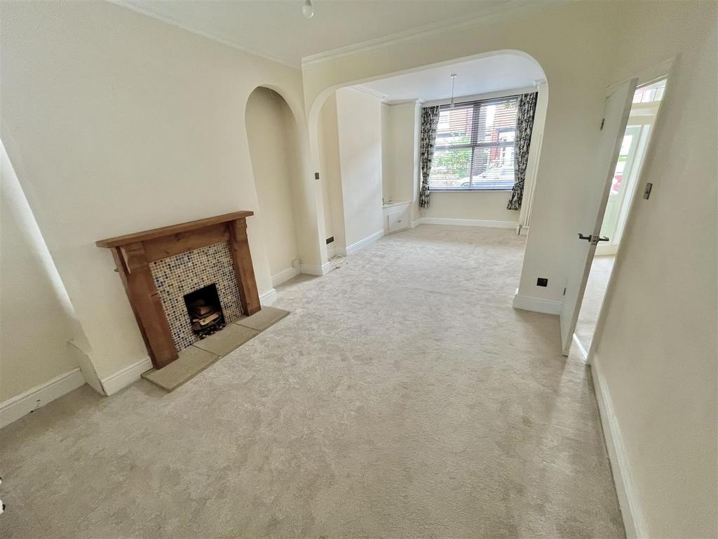 Lounge & Dining Room