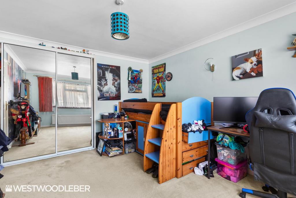 John Elliot Close 3.jpg