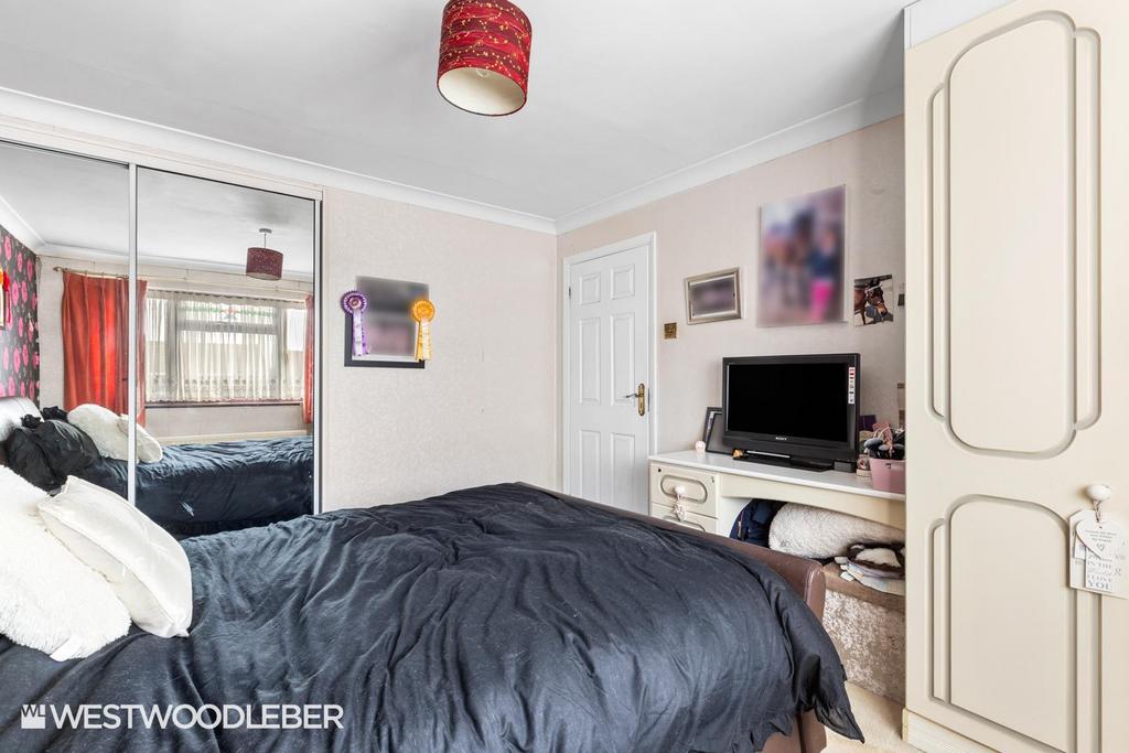 John Elliot Close 5.jpg