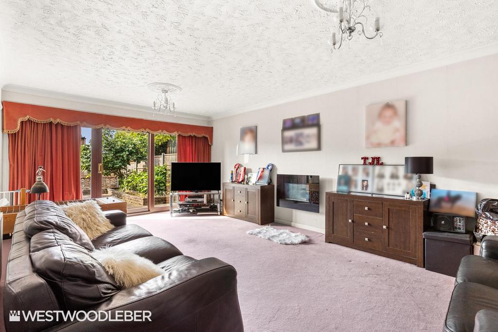 John Elliot Close 16.jpg