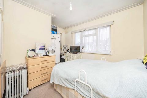 2 bedroom flat for sale, Chambers Lane, London NW10