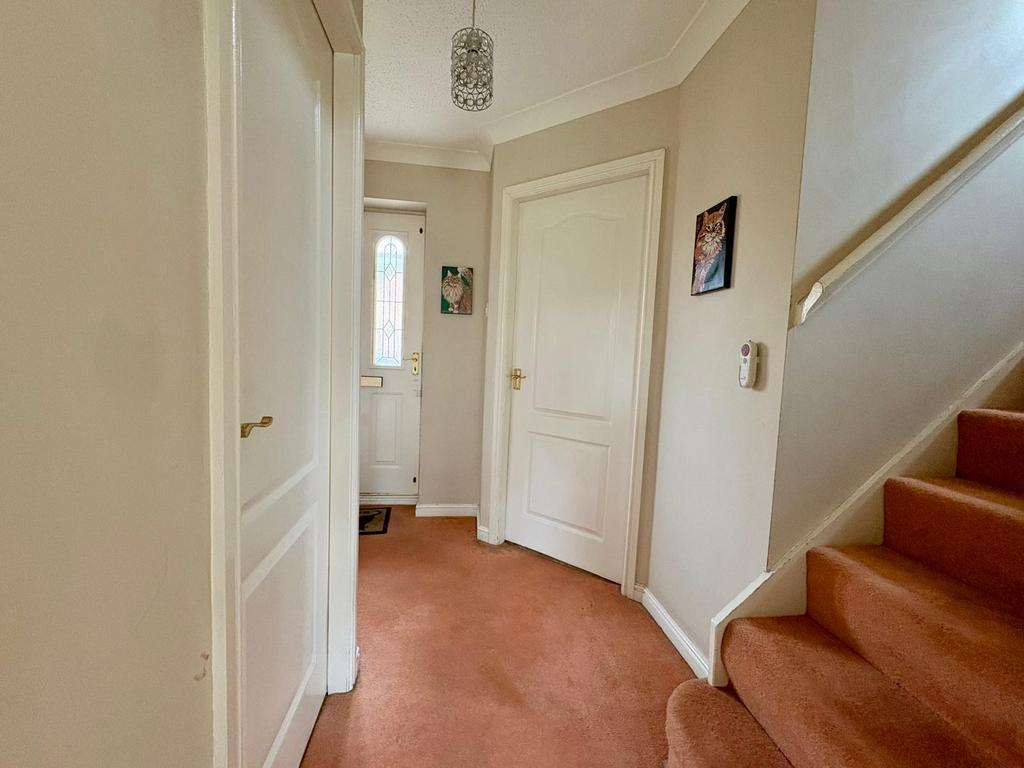 8 Shawbury Entrance Hall.jpg