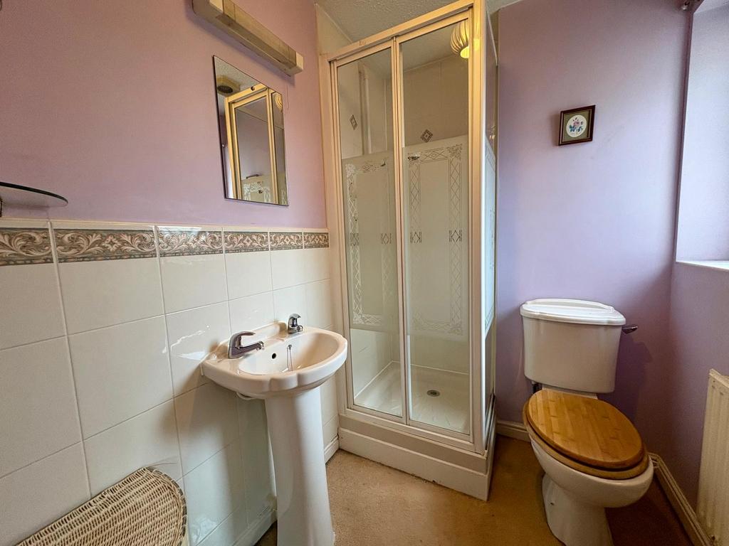 8 Shawbury En-Suite.jpg