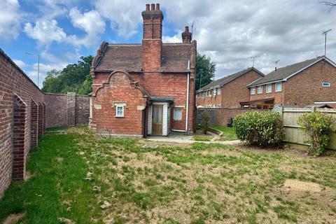 East Lodge Chart Road, Ashford, TN23 3BL