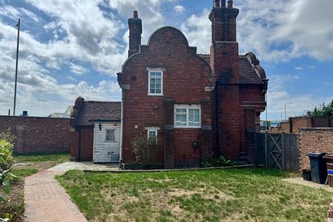 East Lodge Chart Road, Ashford, TN23 3BL