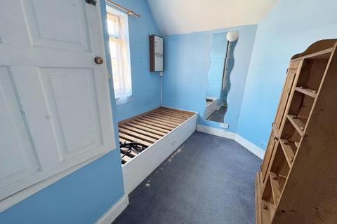 East Lodge Chart Road, Ashford, TN23 3BL