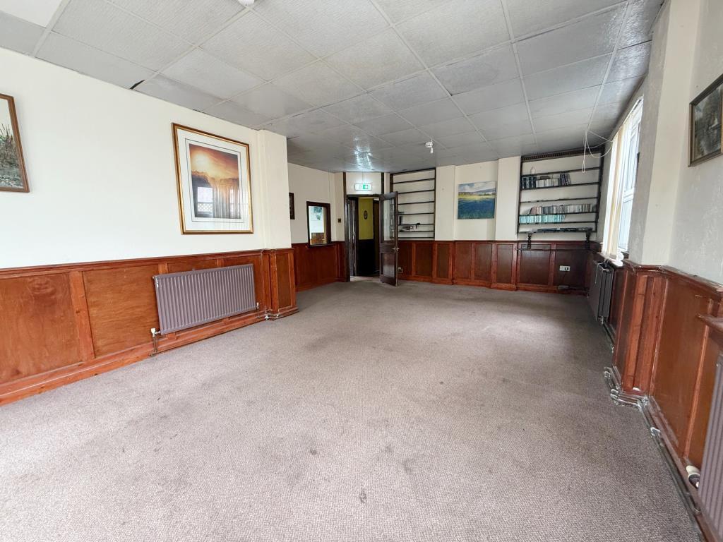 Reception room with access to garden